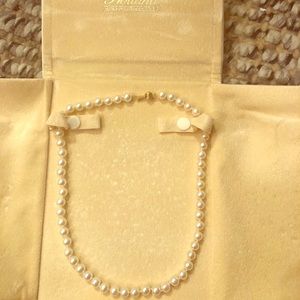Holland’s Jeweler’s Authentic Pearl Necklace